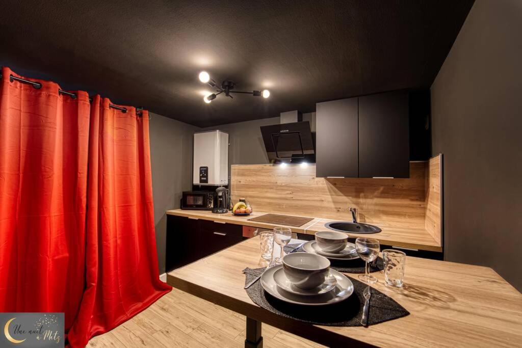 La Chambre Noire Au Coeur De Metz Esterno foto