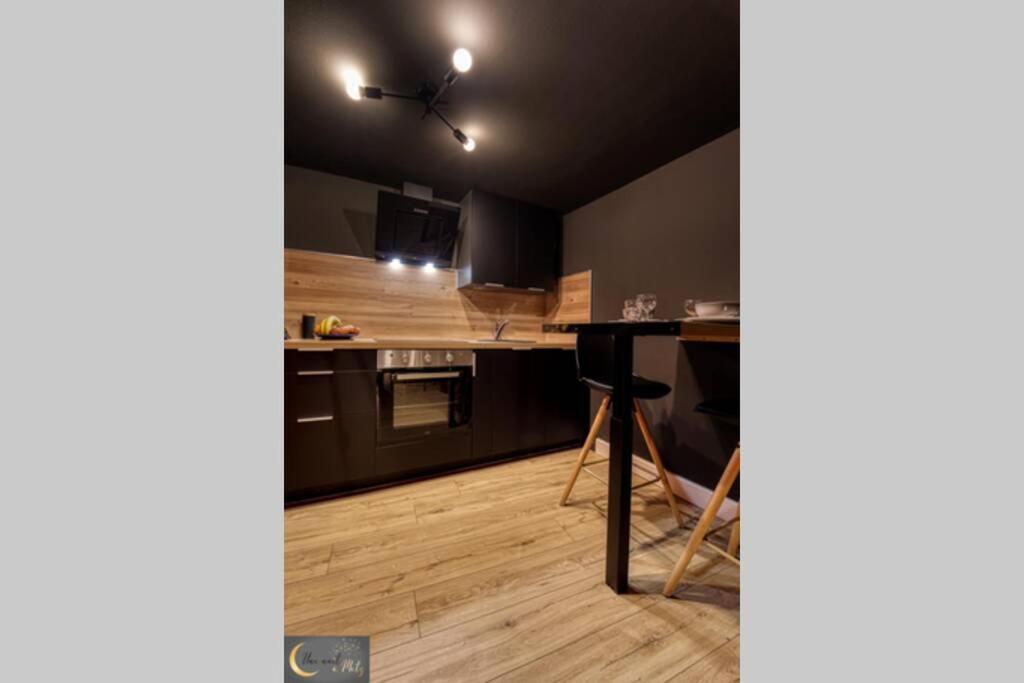 La Chambre Noire Au Coeur De Metz Esterno foto