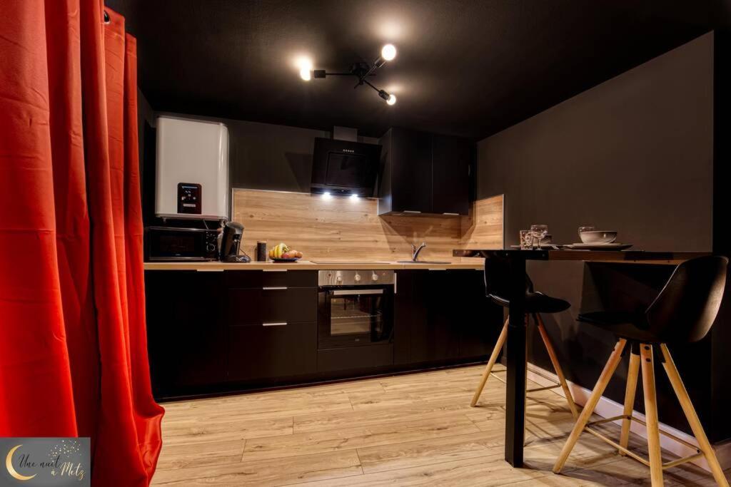 La Chambre Noire Au Coeur De Metz Esterno foto
